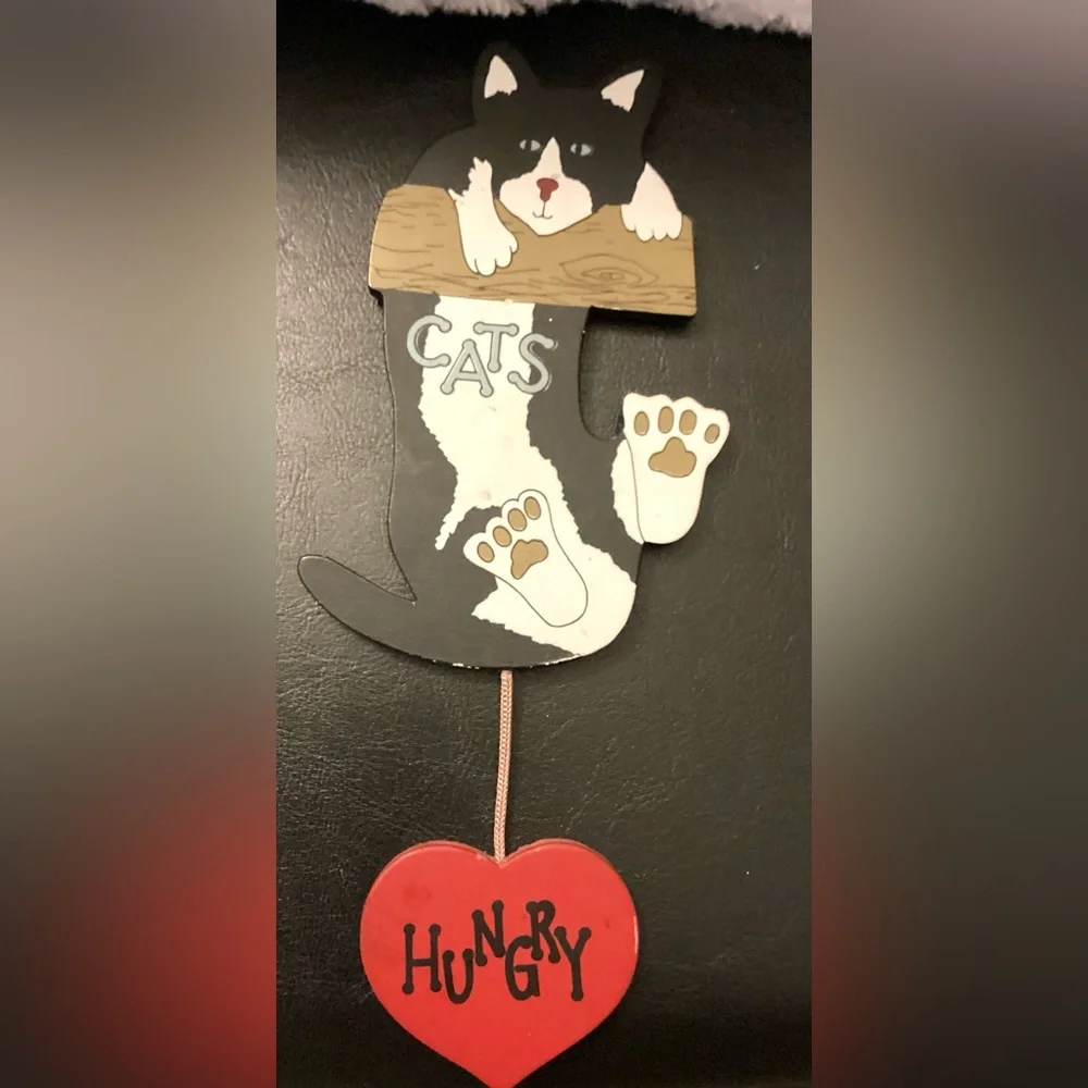NCE I’m hungry mom. Magnet cat “hungry/fed” sign. CAT 5 1/2”x 3 1/2”